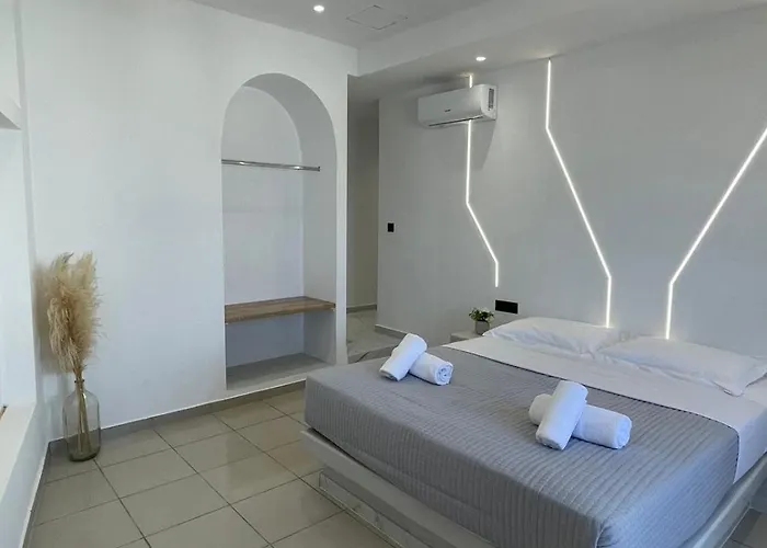 Centerline Prestige 3* Fira (Santorini)