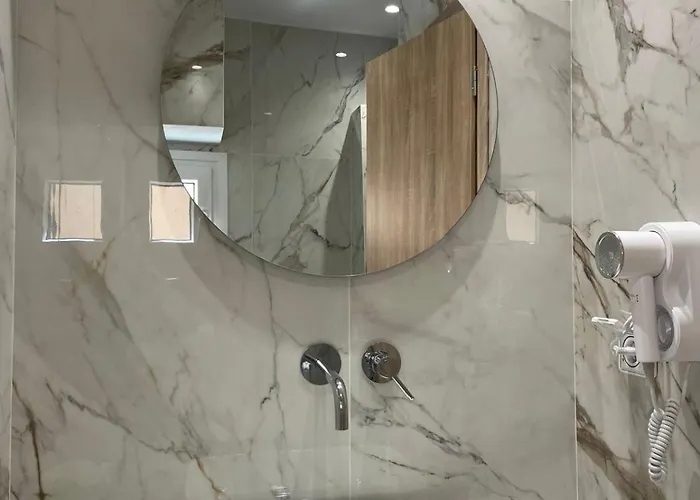 Centerline Prestige Fira (Santorini)