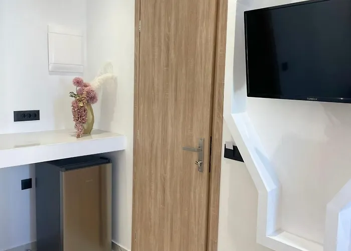 Centerline Prestige Fira (Santorini)