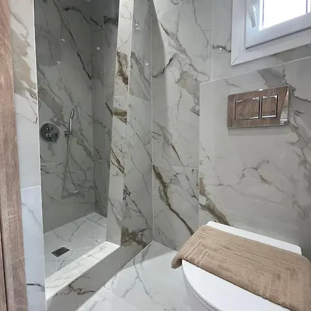 فندق Centerline Prestige ثيرا