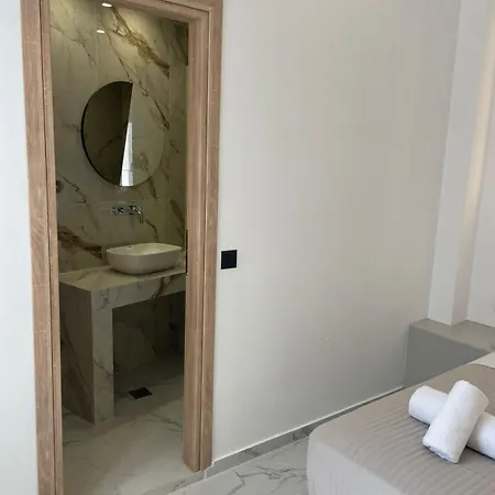 Centerline Prestige فندق ثيرا