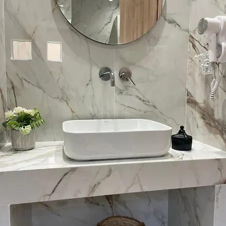 Otel Centerline Prestige Fira (Santorini)