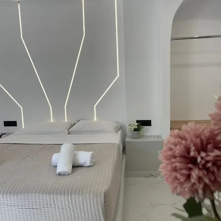 فندق Centerline Prestige ثيرا