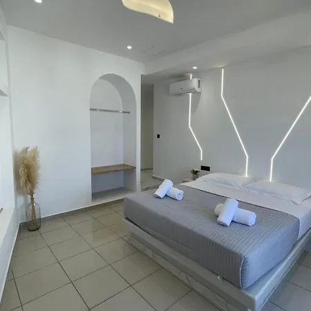 Centerline Prestige 3* Fira (Santorini)
