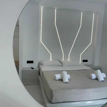 Centerline Prestige 3* Fira (Santorini)