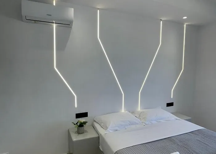 فندق Centerline Prestige ثيرا