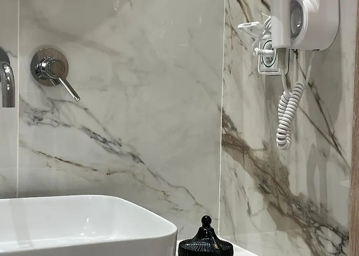 Centerline Prestige Отель Тира