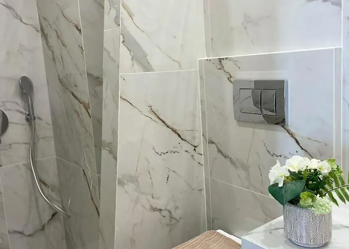 Отель Centerline Prestige Тира